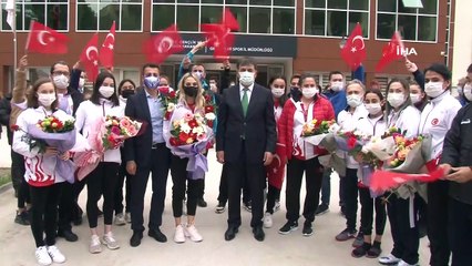 Şampiyonu, şampiyonlar karşıladı