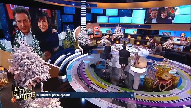 Michel Drucker donne de ses nouvelles par téléphone dans Les Enfants de la télé , sur France 2.