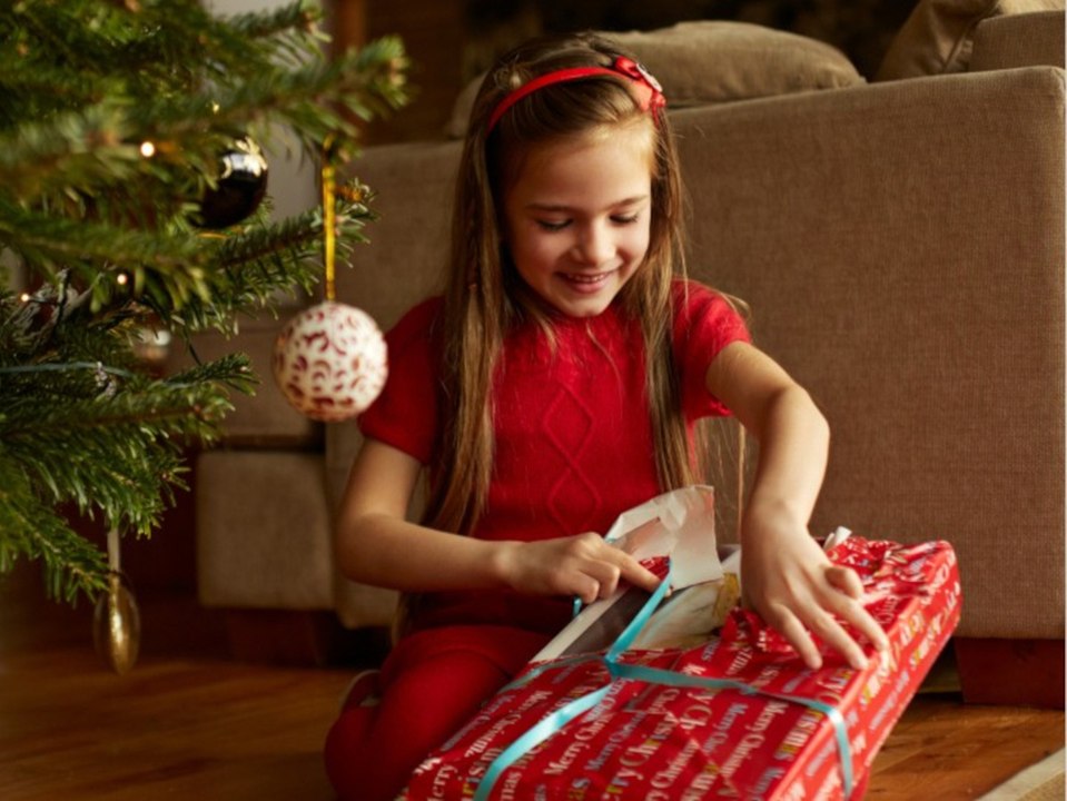 Lametta, Geschenkpapier und Co.: Richtige Mülltrennung an Weihnachten