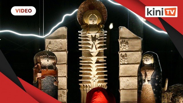 Pope snubs Vatican's sci-fi Nativity scene, directs visitors to others