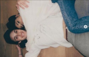 El significado tras el impresionante anillo de compromiso de Ariana Grande