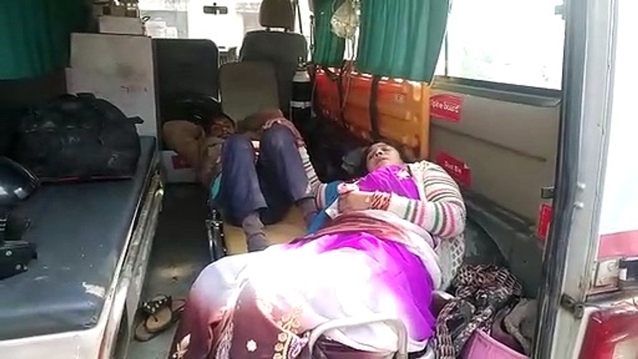 दो बाइकों की आपस में टक्कर, माँ और बेटा घायल