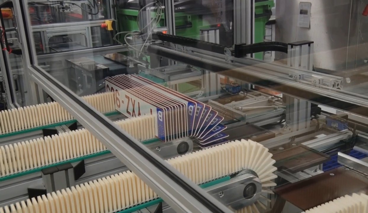 Les nouvelles plaques d’immatriculation débutant par «2» sur les routes fin janvier 2021