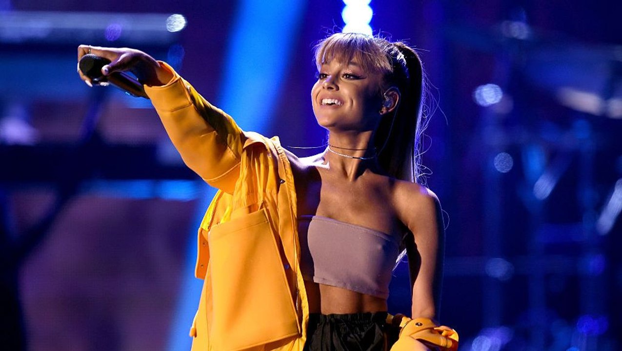 Ariana Grande is Engaged to Dalton Gomez