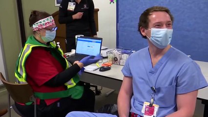 Скачать видео: LIVE - Indianapolis healthcare workers receive Pfizer vaccine