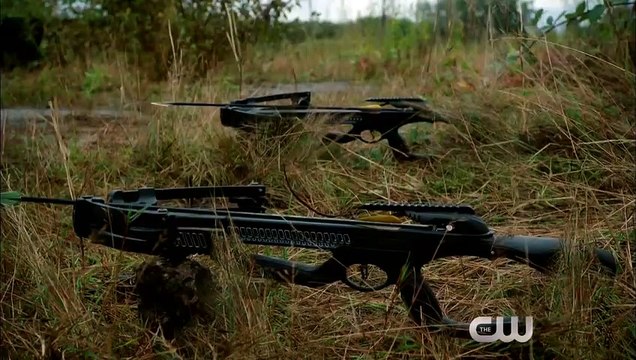 The Flash 1x08 Promo Flash vs. Arrow (HD) Flash/Arrow Crossover Event