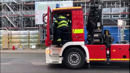 LKW bleibt mit Kran an Brücke in Mainz hängen
