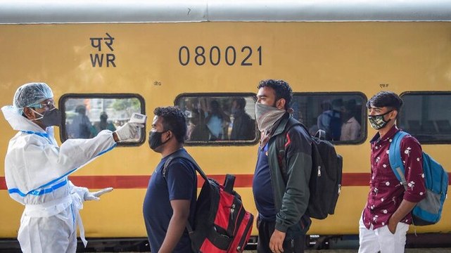 Daily coronavirus cases dip below 1,000 in Delhi