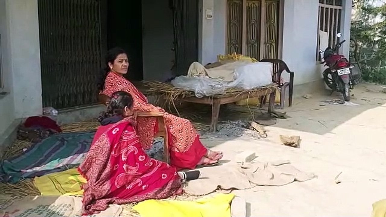 जेल में है इकलौता बेटा, कौन दे मुखाग्नि, चार दिनों से 70 वर्षीय मां का शव घर के दरवाजे पर है रखा