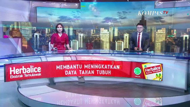 Antrean Mengular Tes Cepat Antigen Calon Penumpang Kereta di Stasiun Senen