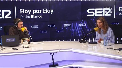 Video herunterladen: Dice la ministro Yolanda Díaz que, para una empresa y con la que está cayendo, 30 céntimos al día por trabajador es muy poco, pues si es poco que los ponga ella