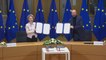 Les images de la signature de l’accord post-Brexit par les dirigeants européens