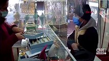 30 bin TL'lik yüzükleri çalan şüpheli kamerada | Video