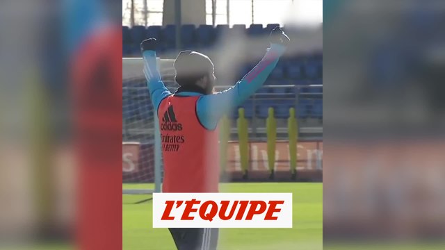 Sergio Ramos nettoie la lucarne à l'entraînement - Foot - ESP - Real Madrid