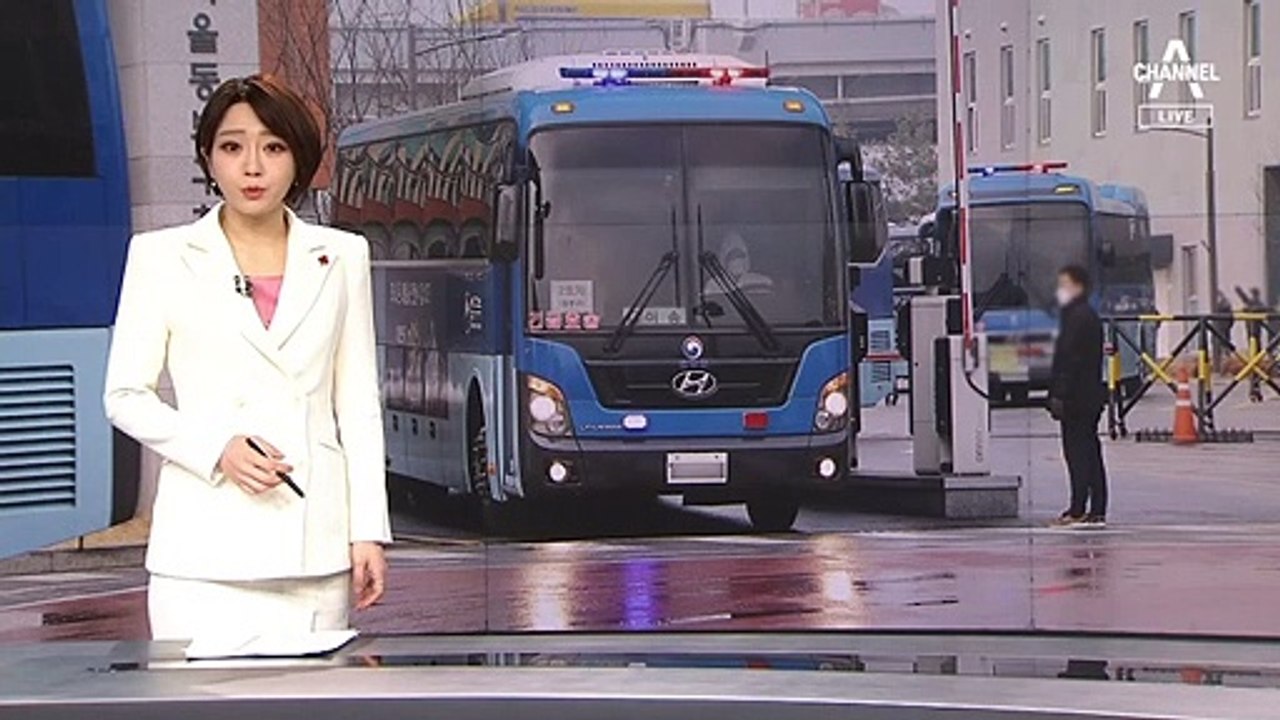 “침 뱉고, 방호복 찢으려 해”…위협에 불안한 교도관들