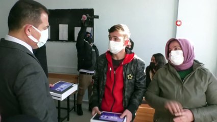 Vali Akbıyık: “Hakkari terörle değil, eğitimiyle konuşuluyor”