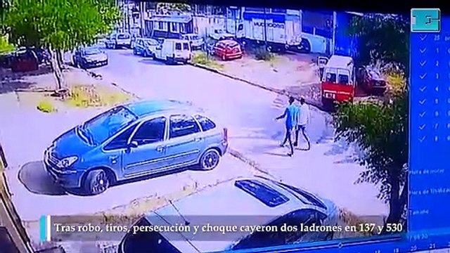 Tras robo, tiros, persecución y choque cayeron dos ladrones en 137 y 530