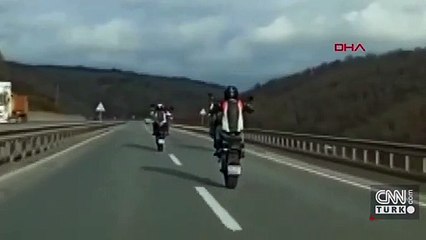 3 motosikletlinin tek teker terörü kamerada | Video
