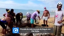 Puxada de rede na praia de Itapuã, em Vila Velha