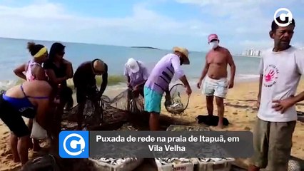 Puxada de rede na praia de Itapuã, em Vila Velha