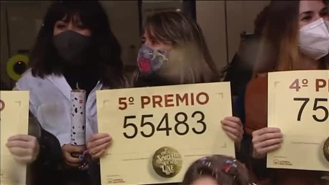 Doña Manolita vende dos series de 'El Gordo' de Navidad y varias series del tercero, cuarto y quinto premio