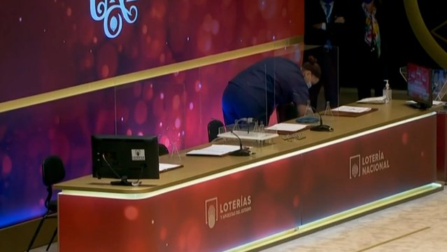 España vive el sorteo de Navidad 2020 sin público y con mascarillas