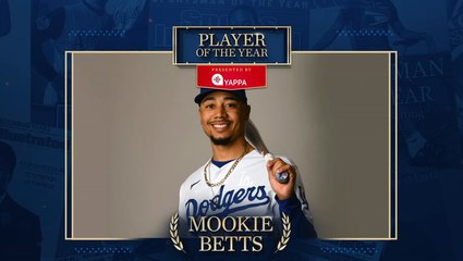 Mookie Betts Accepts SI's Player of the Year Award