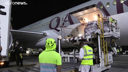 شاهد.. قطر تتلقّى شحنتها الأولى من لقاح فايزر-بايونتيك المضادّ لكوفيد-19