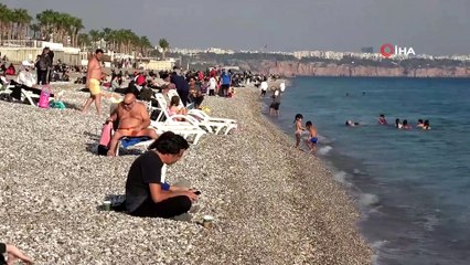 Kayak merkezleri karla buluştu, Antalya denize koştu