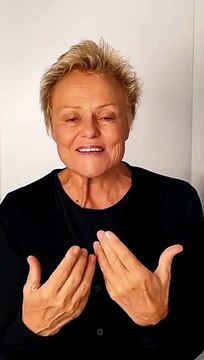 Muriel Robin émue aux larmes dans une vidéo après le carton d'audience de son téléfilm I love you coiffure hier soir sur TF1: Je suis bouleversée