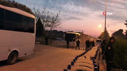 Adana'daki rüşvet soruşturmasında şüpheliler adliyeye getirildi