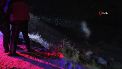 Karda kontrolü kaybetti, aracıyla uçurumdan yuvarlandı