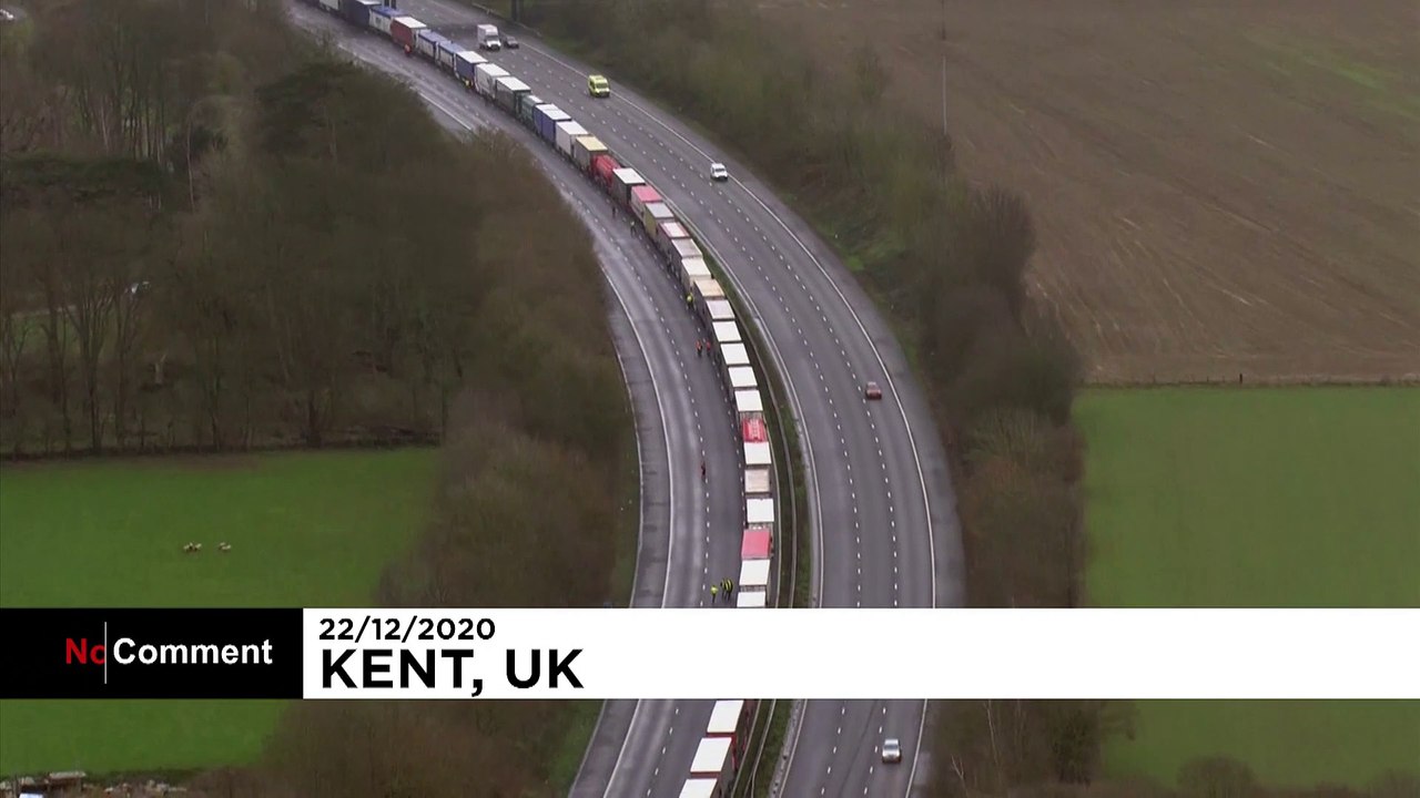 Lastwagen warten auf Grenzöffnung