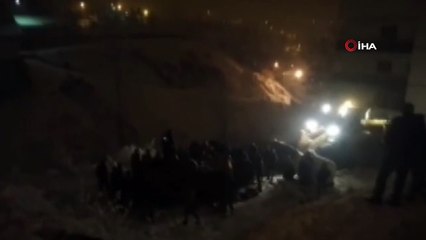 Hakkari’de kar yağışı beraberinde maddi hasarlı kaza getirdi