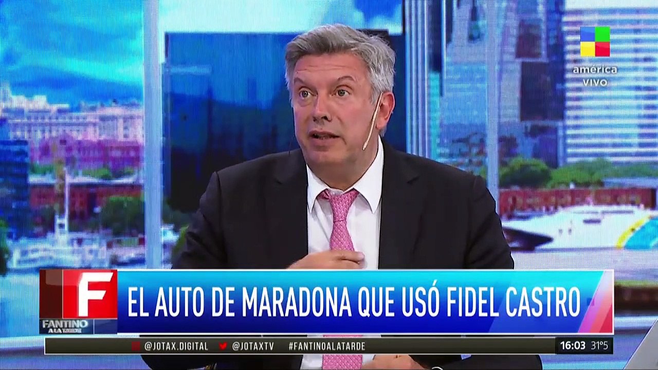 La entrega de los autos de lujo de Diego Maradona
