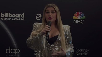 Kelly Clarkson Once Bought a Bunch of Jewelry While Blacked Out