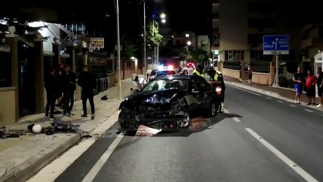 Pogradec/ Ishte me shpejtësi të lartë, shoferi humb kontrollin. Përplaset me shtyllën