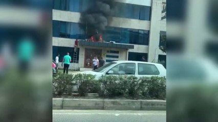 Panik në Kamëz, zjarr në hyrje të bashkisë