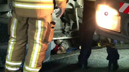 Otoyolda hurda yüklü TIR'ın altında kalan sürücü yaşamını yitirdi