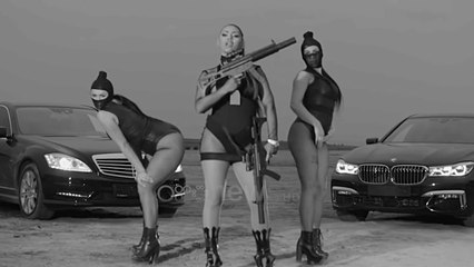 Ora News - Këngëtarja kosovare ndalohet në Morinë me pistoletë në çantë, akuzohet per trafik armesh