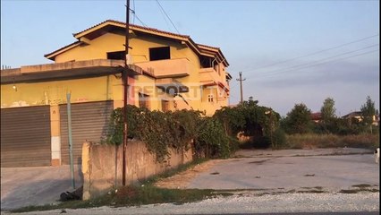 Report TV - Fier/ Pamje nga vila 3-katëshe, ku i riu me automatik në dorë kërcënonte të vetëvritej