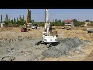 Report TV - Rindërtimi i banesave në Laç, Ahmetaj: Në mars mbaron pjesa e parë e banesave