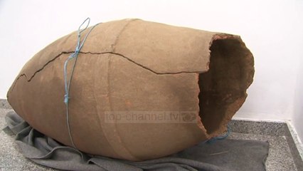 Zbulimi arkeologjik në Maliq/ Objekti prej qeramike u gjet rastësisht nga një fermer