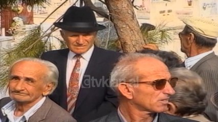 Komunistet kujtojne Enver Hoxhen ne 92-vjetorin e lindjes (16 Tetor 2000)