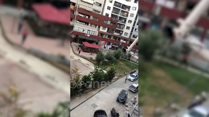 Ora News - Plagosja e 45-vjeçarit, momenti kur policia arrin në zonën e astirit