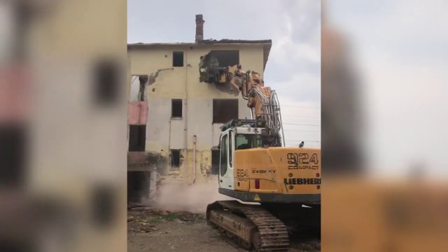 Të dëmtuar nga tërmeti, IKMT shemb 12 pallate në Valias