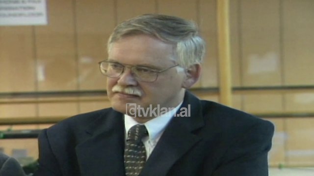 Qyteti i Pukes rinumeron votat e kandidateve per kryetar bashkie (20 tetor 2000)