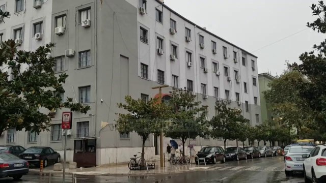 Vrau me thikë të riun për një parakalim, autori pendohet. Gjykata e lë në burg për vrasje me dashje