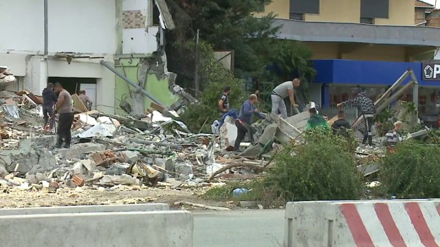Top News - Unaza e Madhe, loti II/ Shemben 5 objekte në zonën e Farkës