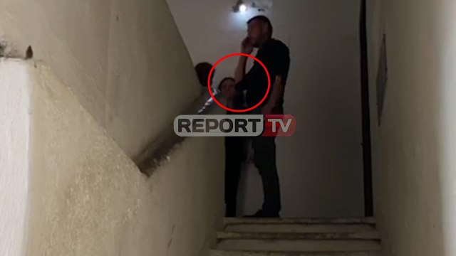 Report TV - Elbasan, gruaja e Lefter Zhidrus shpërthen në akuza ndaj medias: Do jepni llogari